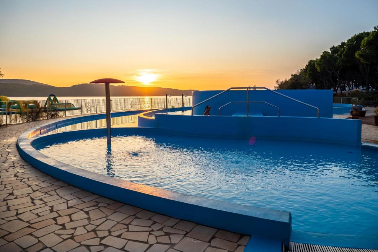 Mediteran Travel Mobile Homes Solaris Brodarica  Bagian luar foto